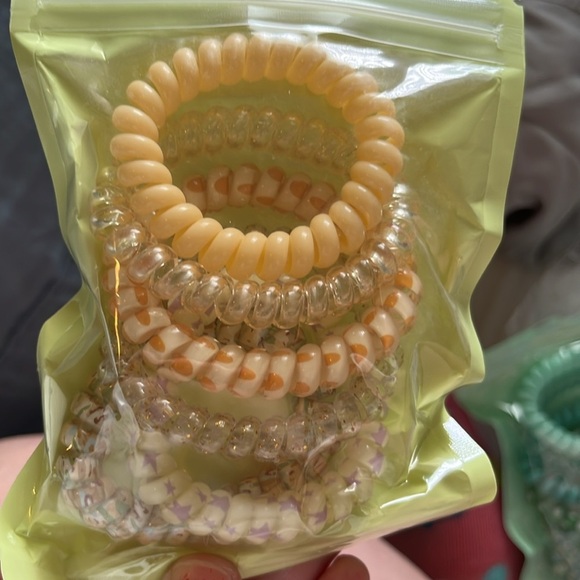 NIP silicone spiral hair ties - yellow set - Picture 3 of 3